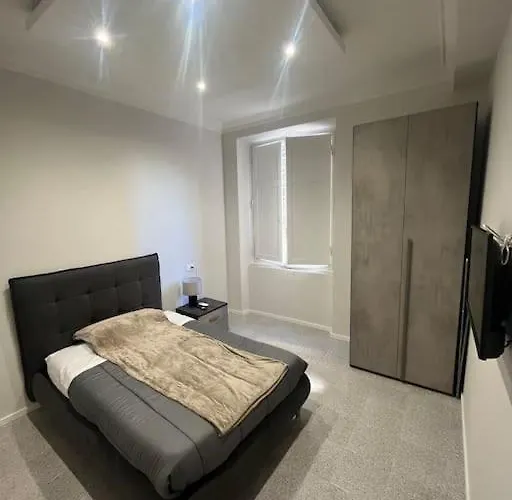 Apartment V12 Rom
